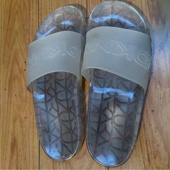 DKNY Slippers - Picture 1 of 3